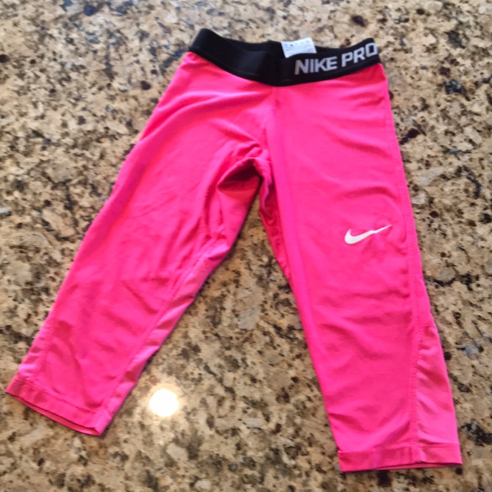 Big Girls Nike Pros Capris, Size Small